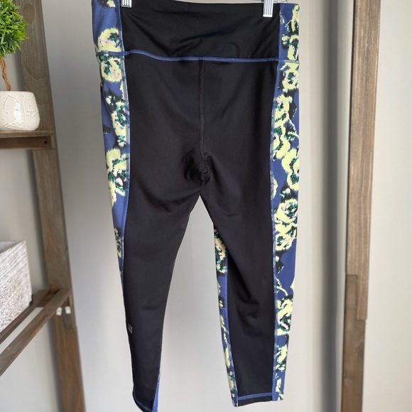 Victoria Secret Sports Leggings Size M - Picture 4 of 8